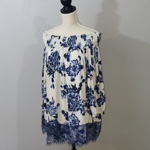 NWT Chelsea & Theadore top